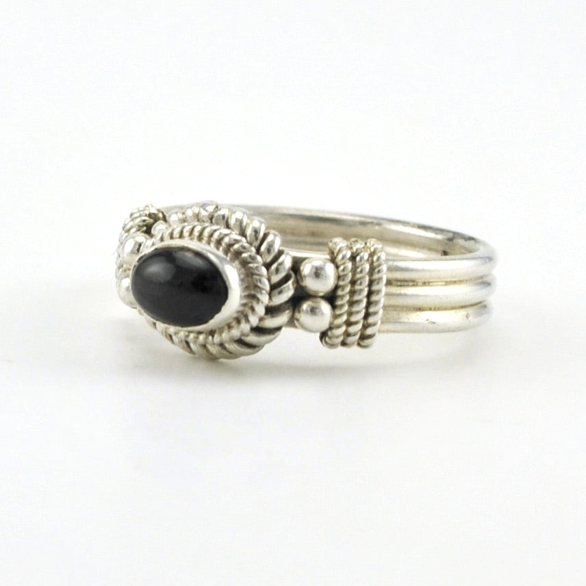 Side View Sterling Silver Black Star Diopside 4x6mm Oval Ring