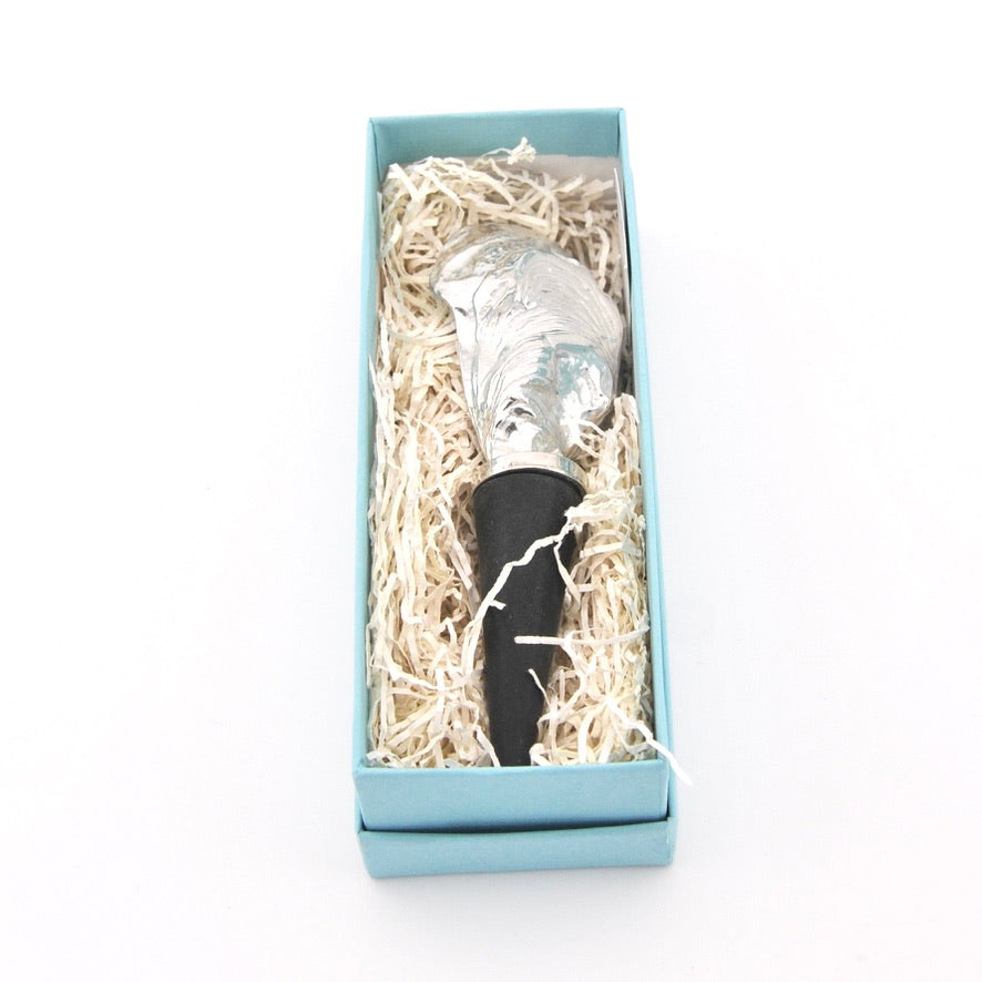 Wine bottle stopper with oyster