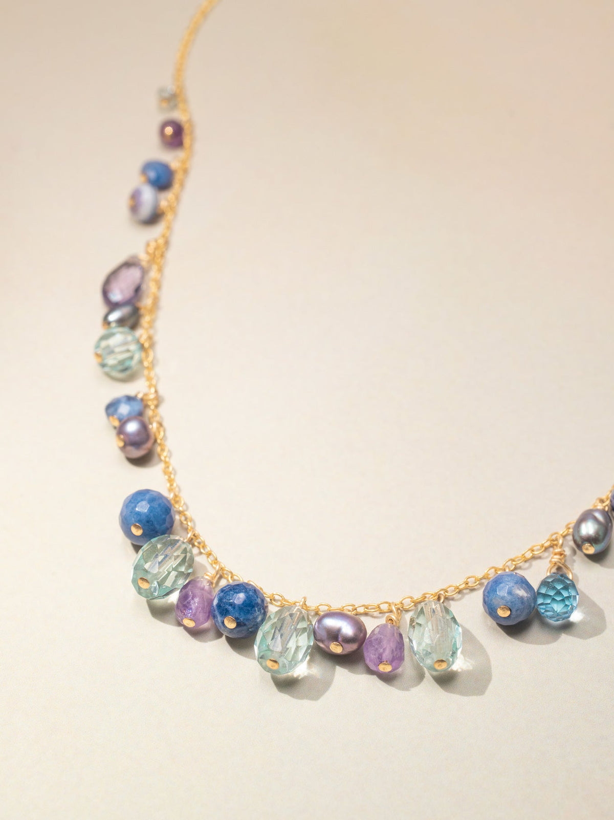 Close Up Atlantic Lorie Necklace