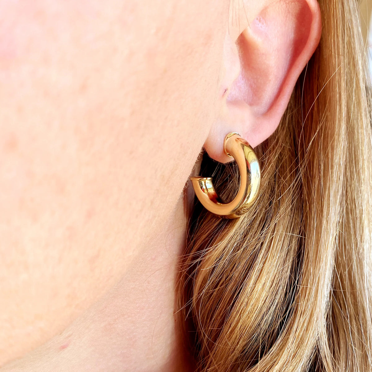 Model View 18k Gold Fill 25mm Chubby Hoop Earrings