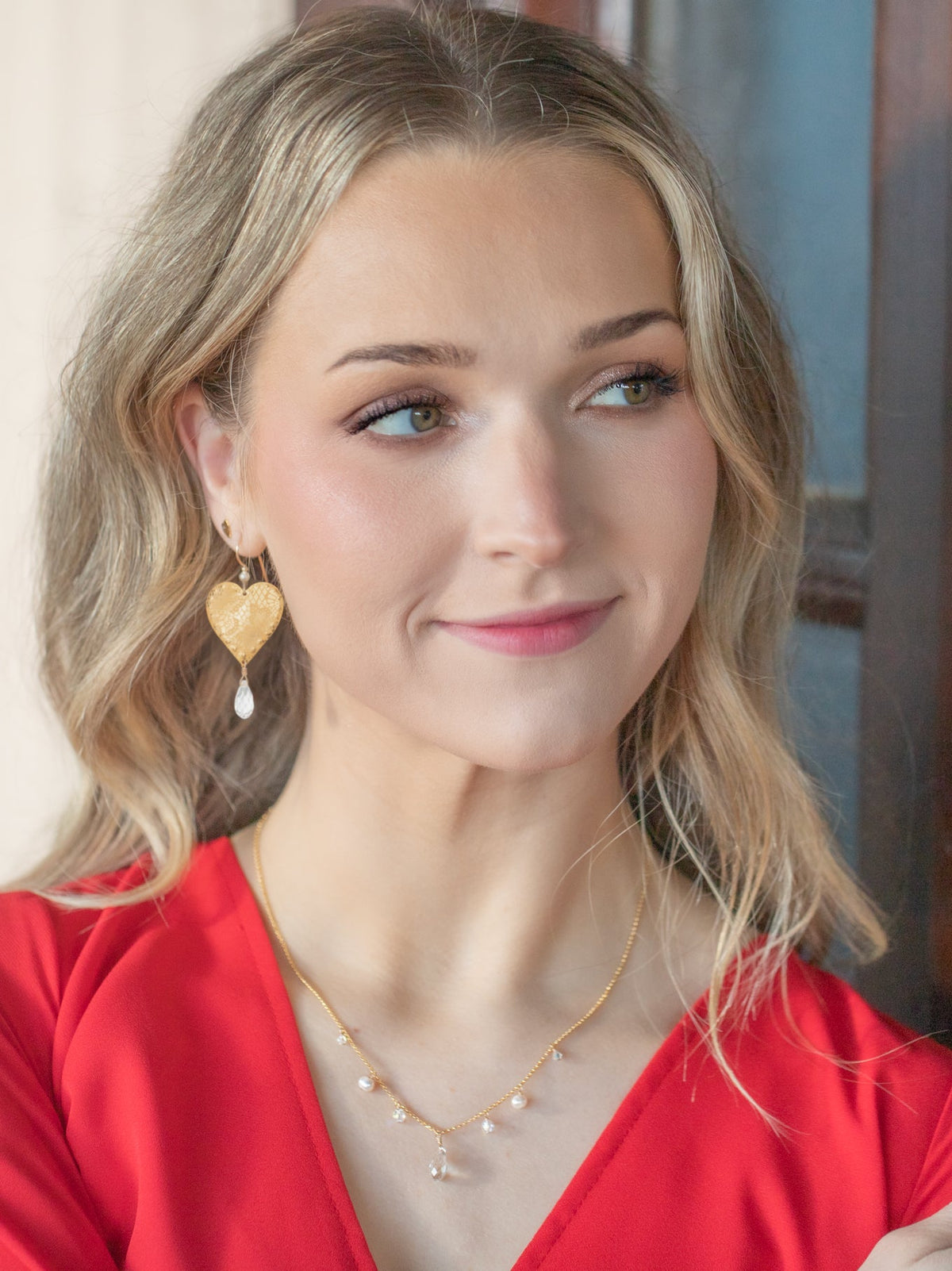 Model View Twilight Victoria Necklace