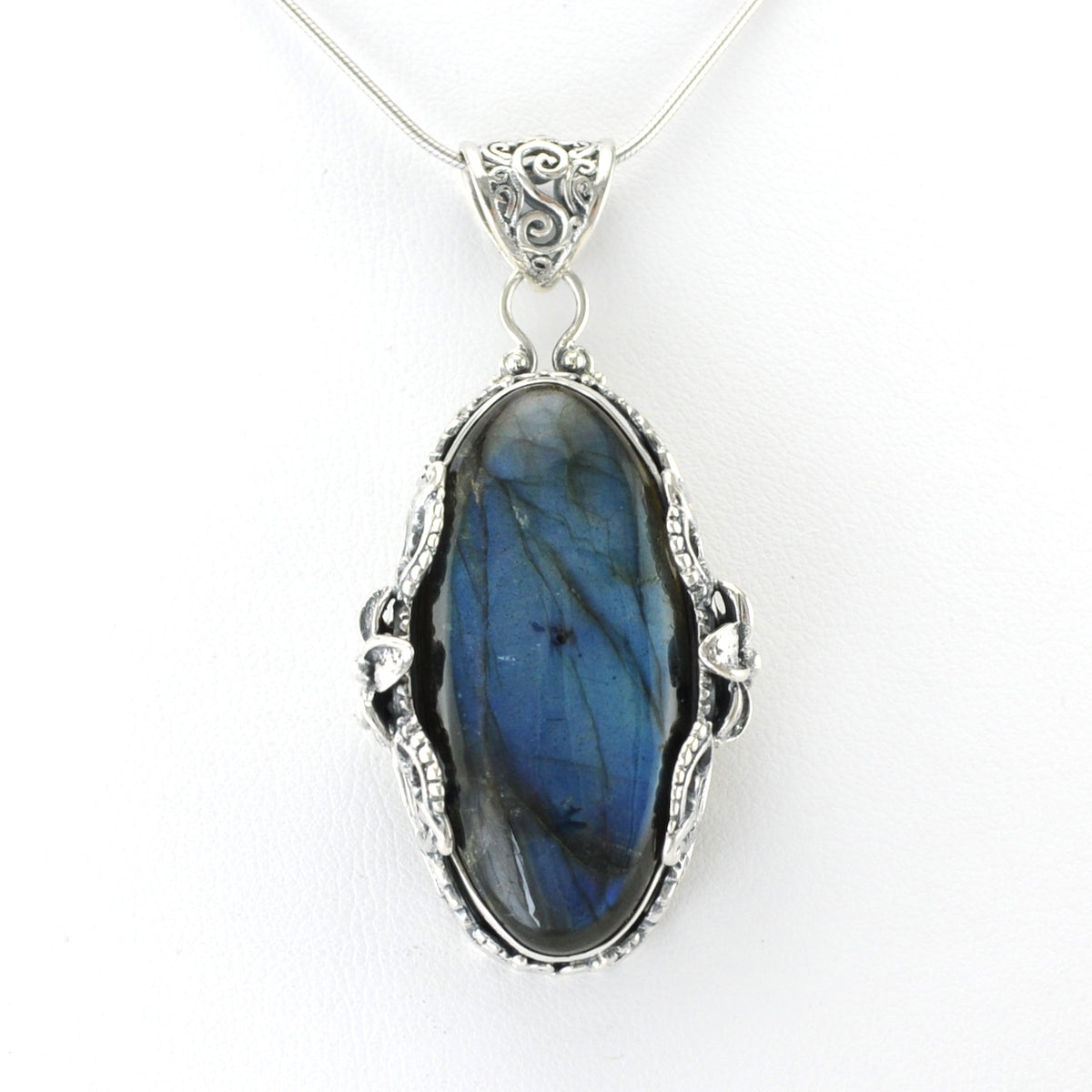 Alt View Silver Labradorite Oval Flower Pendant